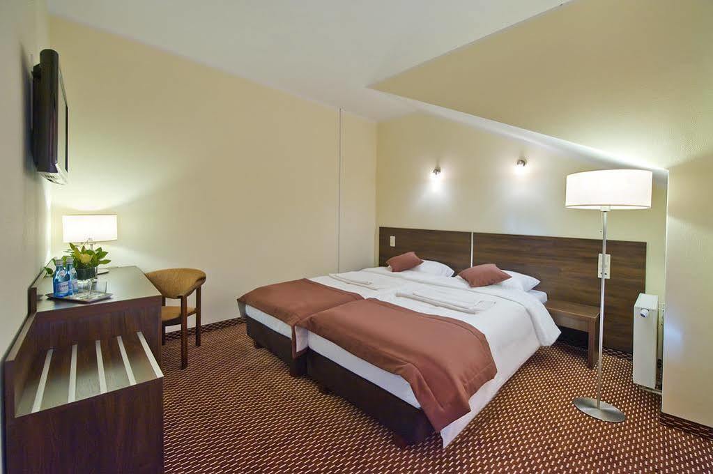 Hotel Cztery Brzozy Gdansk Kowale Kowale  Exteriör bild